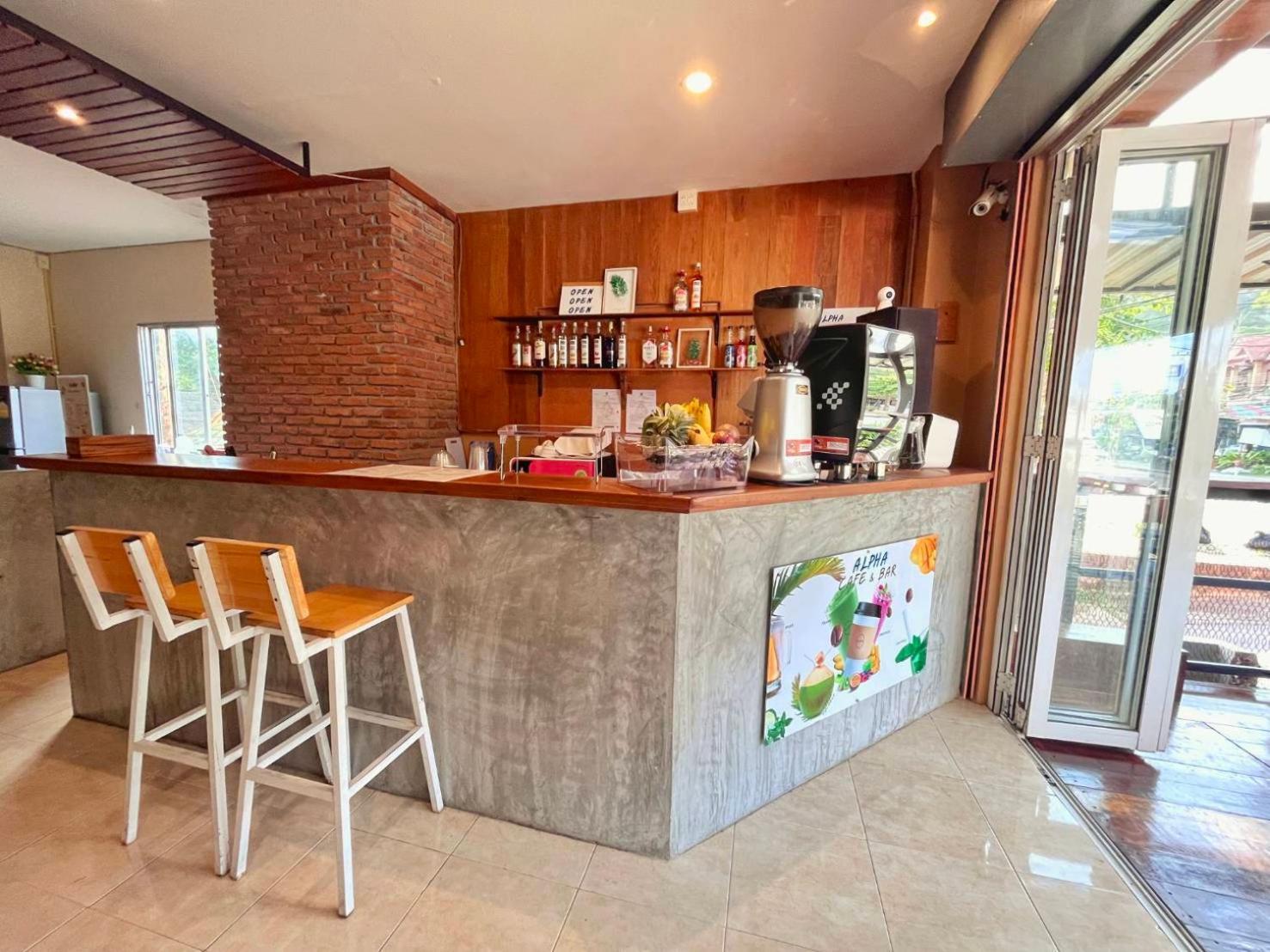 Alpha Hostel Cafe&Bar Ban Khlong Yai Exteriör bild